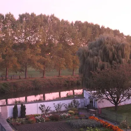 فندق مبيت وإفطار Au Crapaud 3*